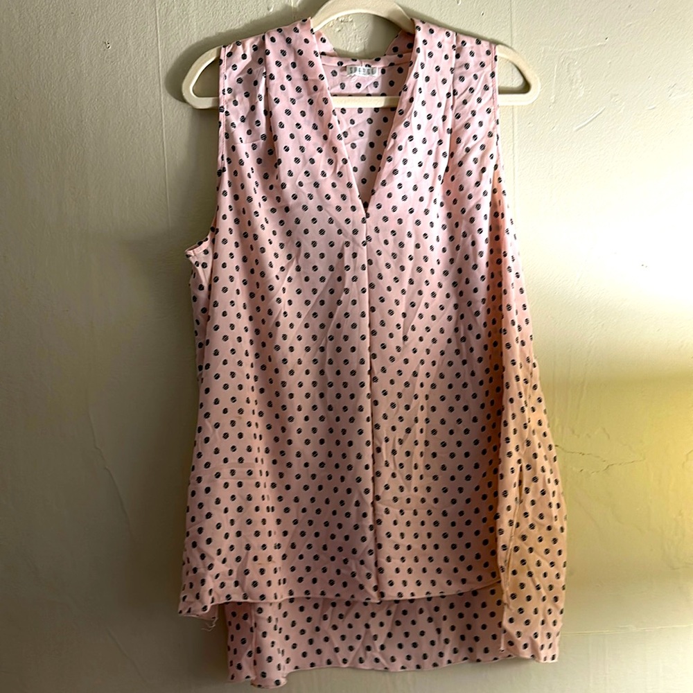 Women’s sleeveless lightweight blouse